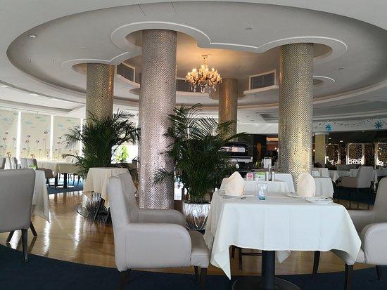 Rotunda Revolving Restaurant